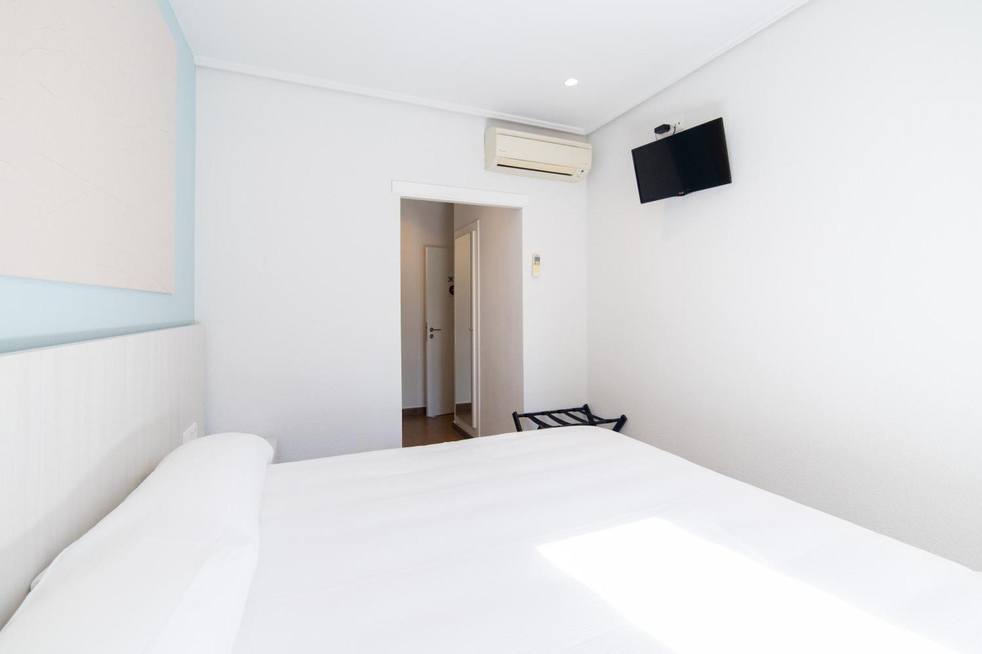 Hotel Alkazar บาเลนเซีย ภายนอก รูปภาพ