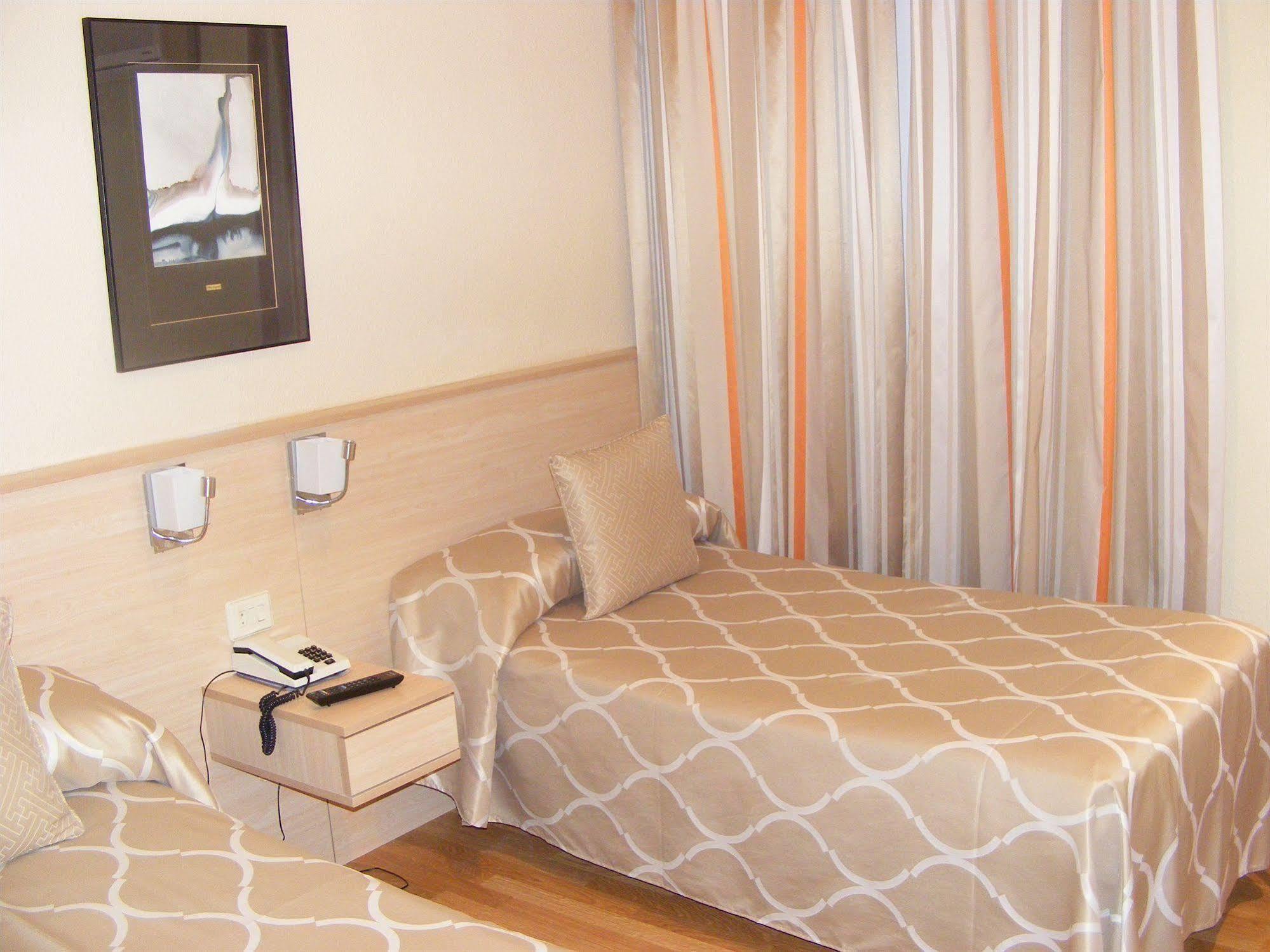 Hotel Alkazar บาเลนเซีย ภายนอก รูปภาพ